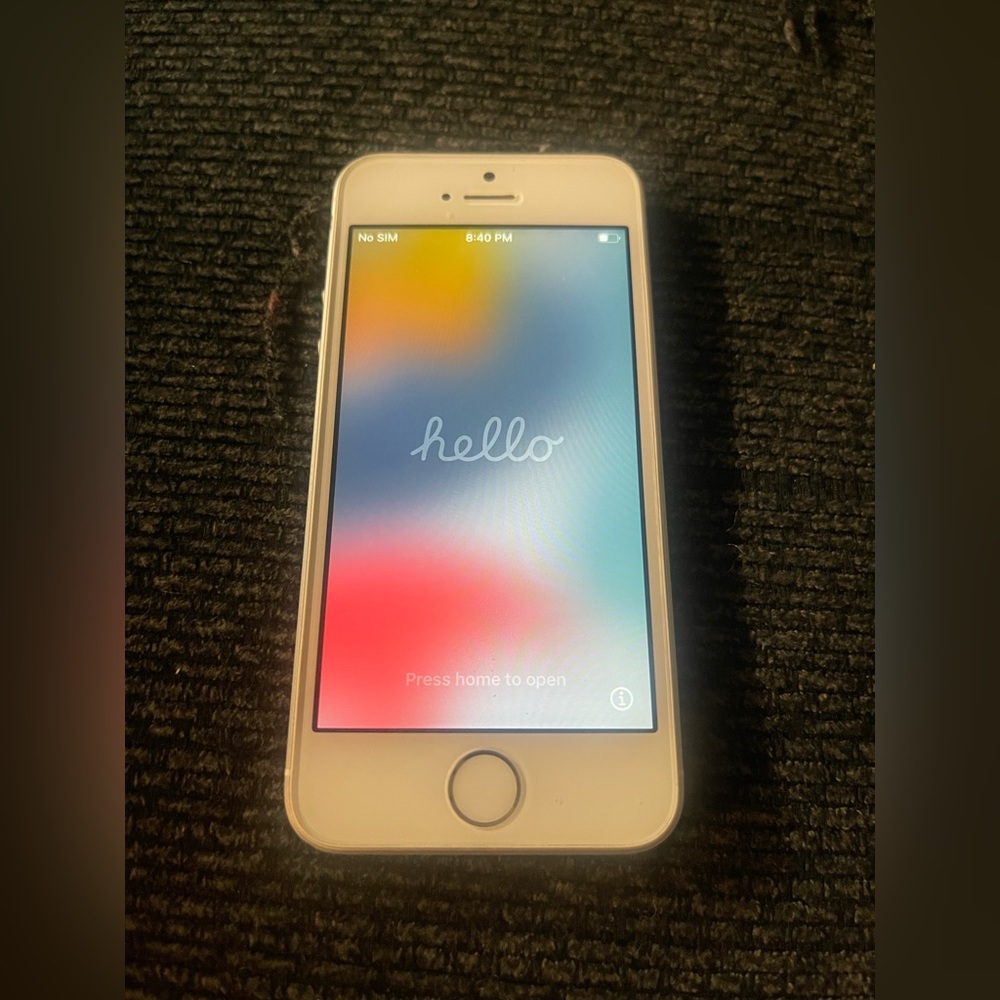 iPhone 5SE Unlocked (Silver)